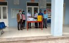 UY BAN MẶT TRẬN TỔ QUỐC XÃ XUÂN LẬP CÙNG CÁC TỔ CHỨC CHÍNH TRỊ XÃ HỘI ỦNG HỘ, TRAO VẬT TƯ Y TẾ PHÒNG, CHỐNG DỊCH COVID -19
